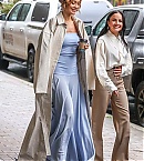 96092127-14488461-The_pop_star_turned_heads_in_a_stunning_blue_dress_as_she_steppe-a-11_174173709206.jpg